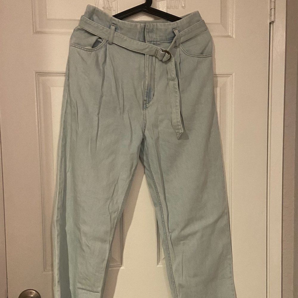 uniqlo light wash relaxed fit jeans (25-26inches)